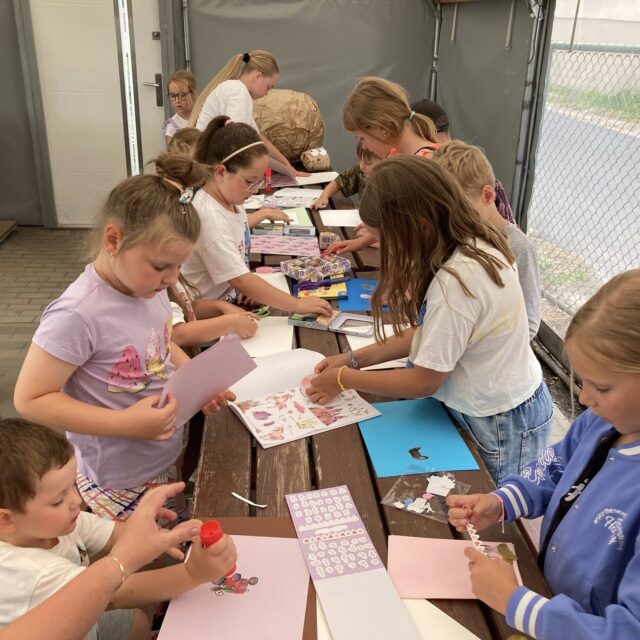 Warsztaty ze scrapbookingu​ Mobilna Papieroteka 2025 (22)