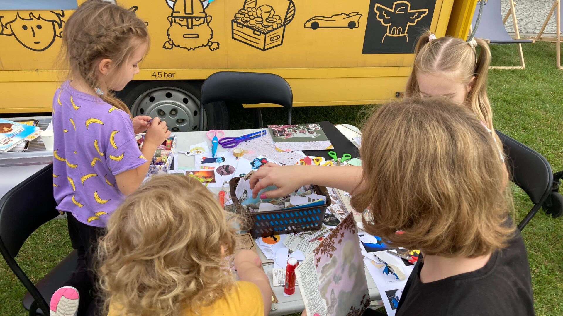 Bibliobus-na-Nocy-Nietoperzy-w-Osrodku-Kultury-Lesnej-w-Goluchowie-10-scaled