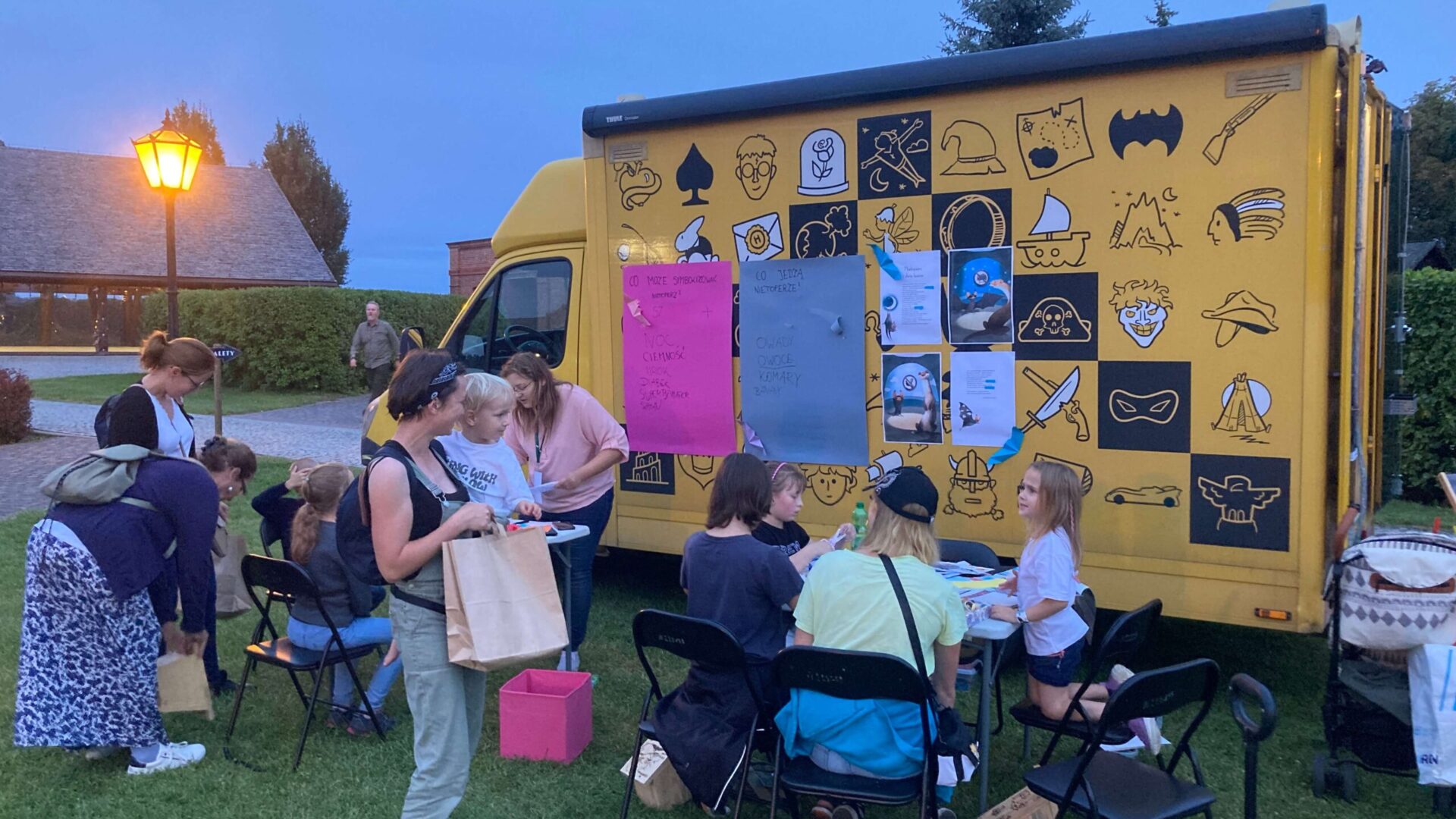 Bibliobus-na-Nocy-Nietoperzy-w-Osrodku-Kultury-Lesnej-w-Goluchowie-24-scaled