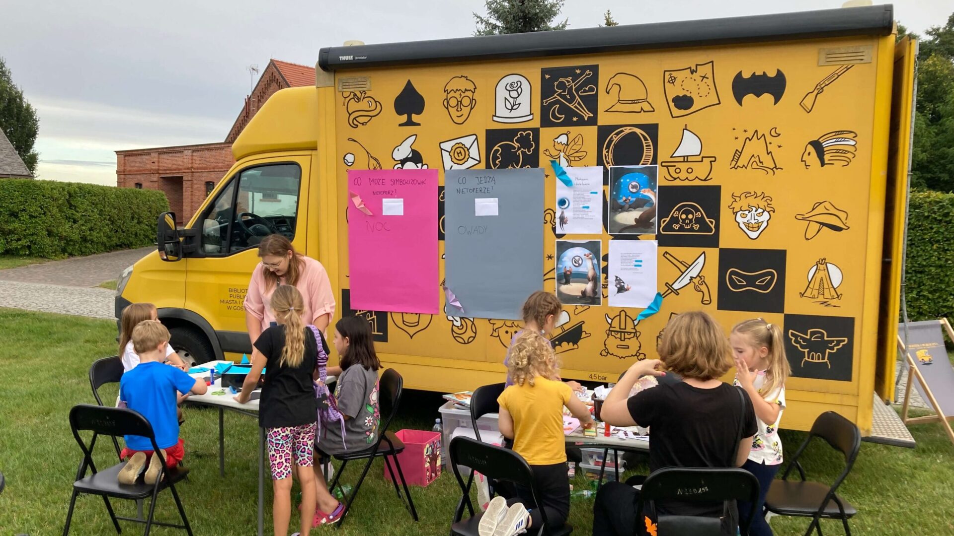 Bibliobus-na-Nocy-Nietoperzy-w-Osrodku-Kultury-Lesnej-w-Goluchowie-9-scaled